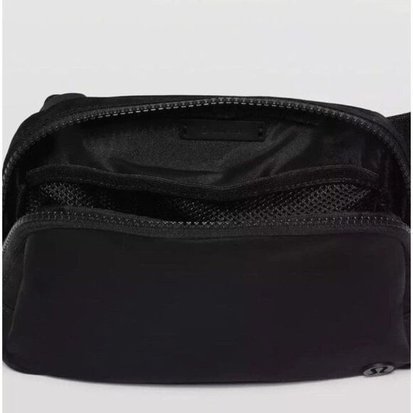 NEW Lululemon Everywhere Belt Bag Black Fanny Pack Classic Nylon SOLD OUT - Picture 3 of 8